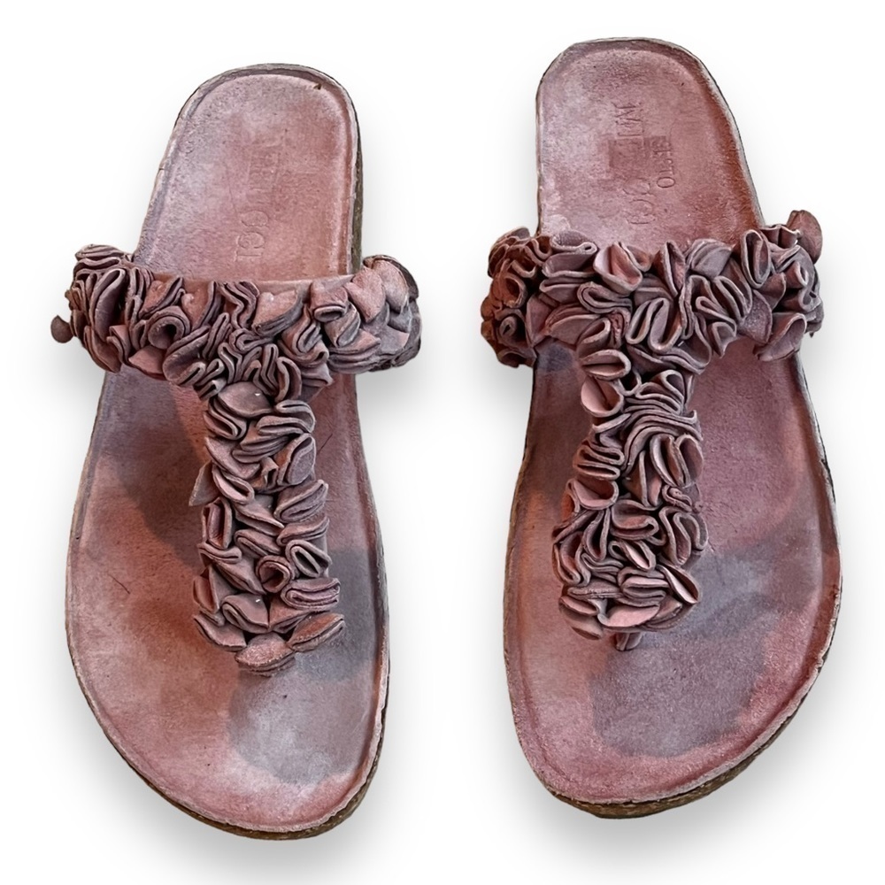 Sesto Meucci Baddon Thong Footbed Sandals Pink Suede Ruffles Comfort  Size 9